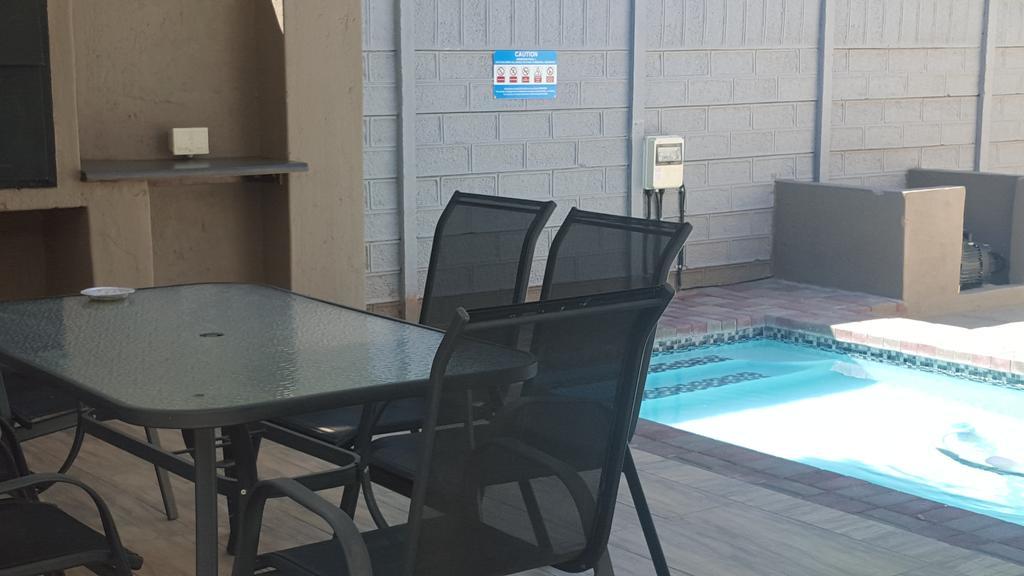 Gemutlich Guesthouse Upington Ngoại thất bức ảnh